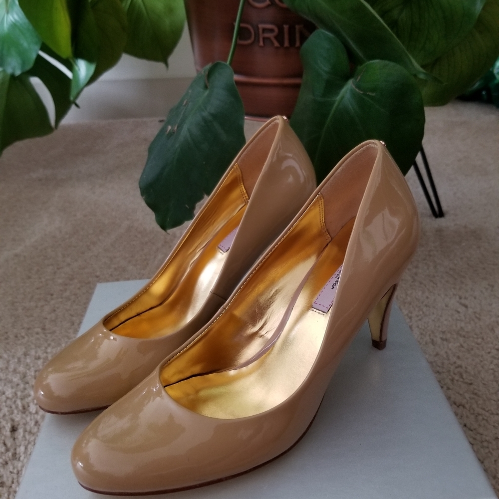 (NWOT) TED BAKER LONDON Nude Pumps